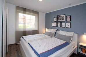 2 Schlafzimmer, individuell eingerichtet