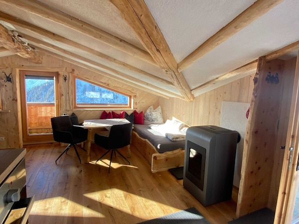 Classic Apartment, 1 Bedroom | Living room