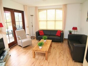 Deluxe House, 3 Bedrooms | Living room - Detached Holiday Home With Dishwasher Located on Texel (De Cocksdorp)