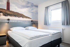 Comfort Chalet, 2 Bedrooms | 46 bedrooms, individually furnished - Detached Holiday Home With Dishwasher Located on Texel (De Cocksdorp)