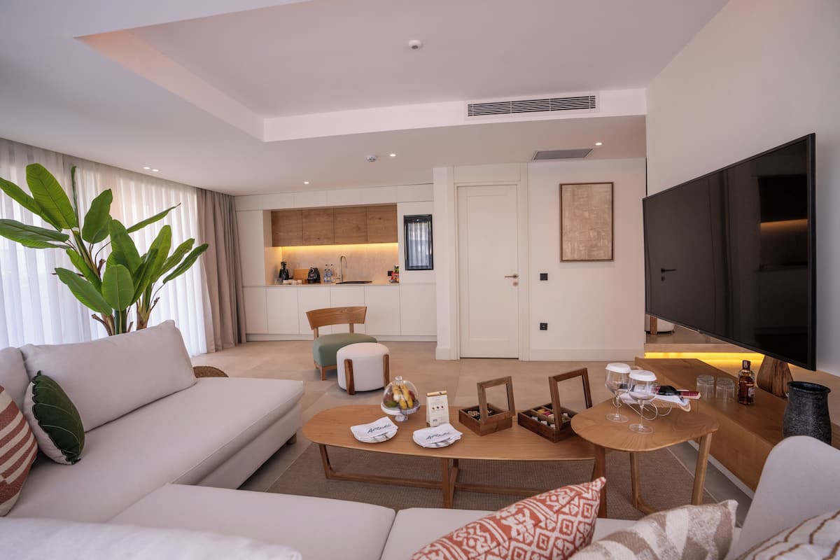 Villa, Patio, Garden View | Premium bedding, minibar, in-room safe, cribs (free)