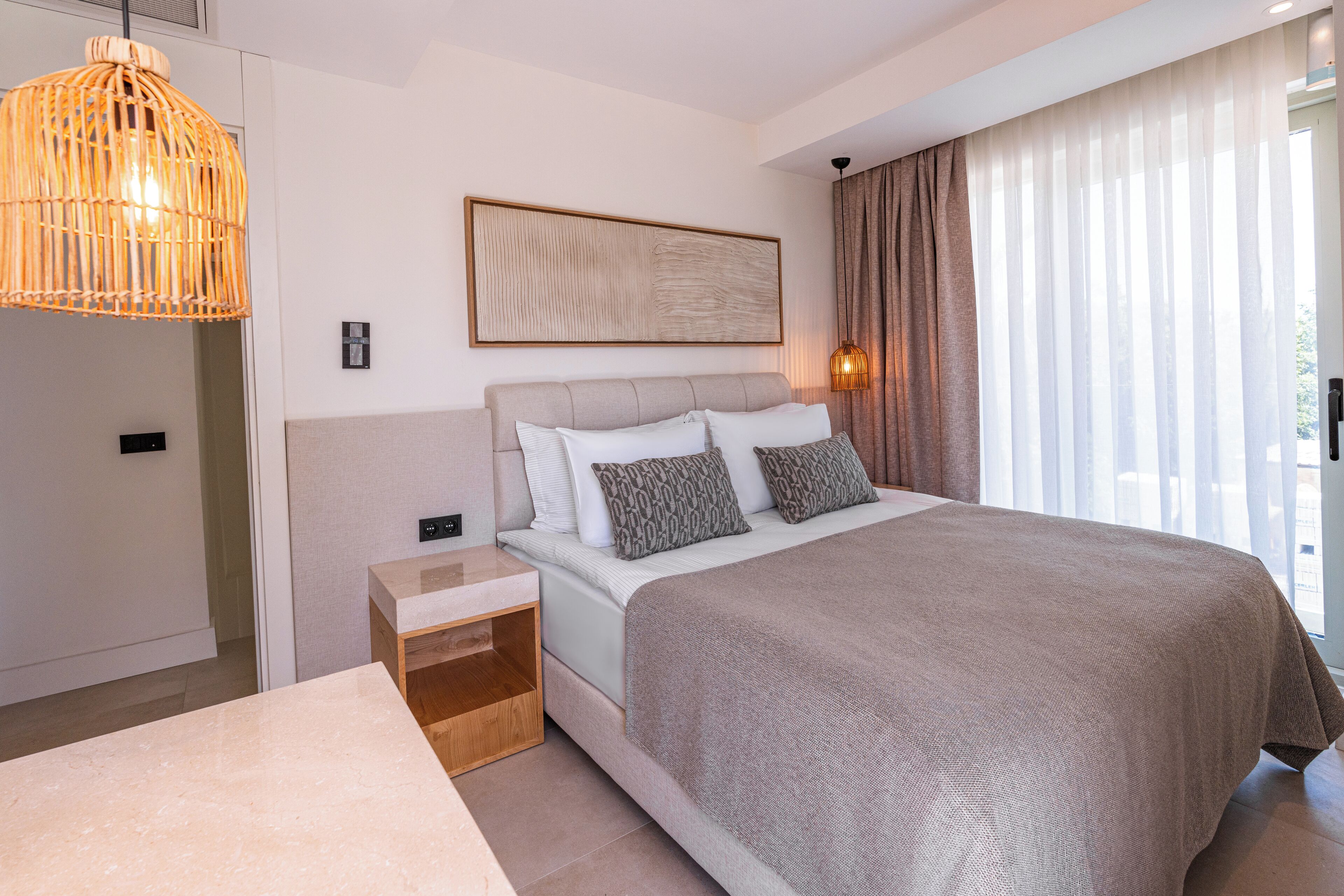 Premium bedding, in-room safe, free cots/infant beds, free WiFi