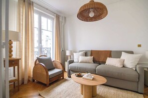 Living area - Deco St Antoine (Paris)