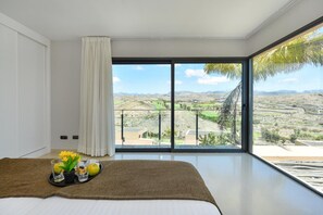 8 bedrooms, individually furnished - Holiday Home, Maspalomas (San Bartolomé de Tirajana)