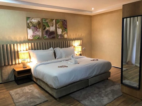 Junior Suite | 3 bedrooms, Frette Italian sheets, premium bedding, down comforters