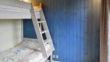 4 bedrooms, individually furnished, bed sheets