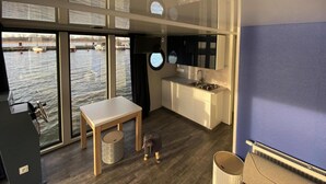 Living room - Hausboat Kamien Pomorski, 20 m2, for 3 Persons on the Water (Kamien Pomorski)