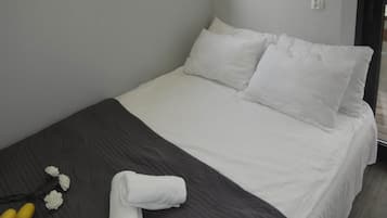 5 Schlafzimmer, individuell eingerichtet, Bettwäsche