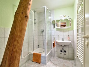 Deluxe Apartment, 3 Bedrooms | Bathroom - Budget-wohnung in Grundshagen mit Gartensitzplatz (Klütz)