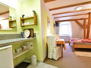 Deluxe Apartment, 3 Bedrooms | Private kitchen - Budget-wohnung in Grundshagen mit Gartensitzplatz (Klütz)