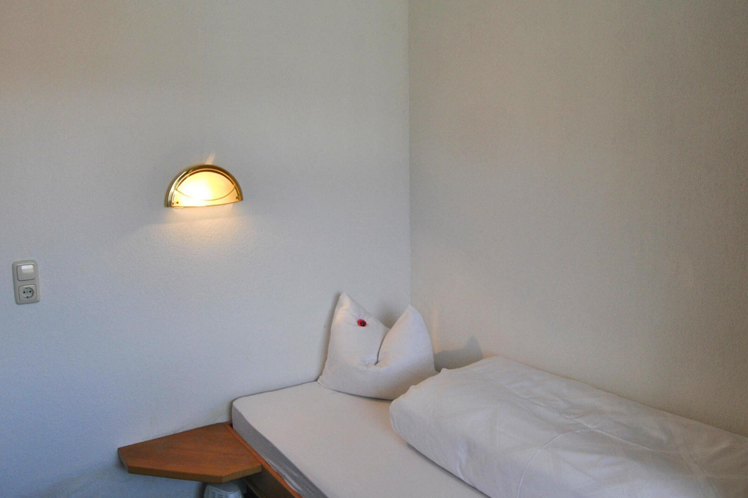 Classic Apartment, 2 Bedrooms | 6 bilik tidur, cadar katil 