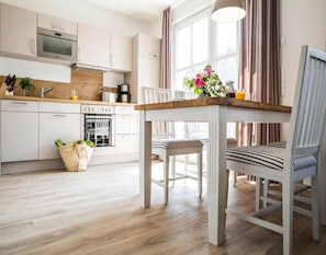 Deluxe Apartment, 2 Bedrooms | Private kitchen