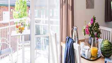 Comfort-Apartment, 2 Schlafzimmer | Wohnzimmer | DVD-Player