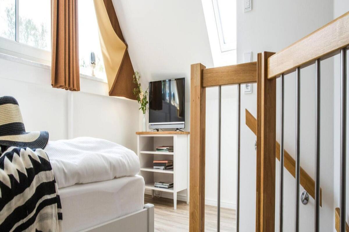 6 bedrooms, individually furnished