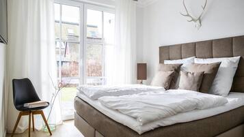 Classic Apartment, 2 Bedrooms | 6 bedrooms, individually furnished