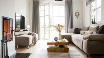 Classic Apartment, 2 Bedrooms | Living room | DVD player