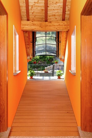 Interior detail - 3-room Apartment With Shared Pool, Large Balcony and Fantastic View of the Lake (Vercana)