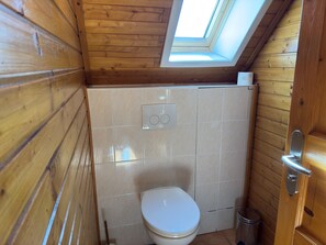 Classic House, 3 Bedrooms | Bathroom | Shower