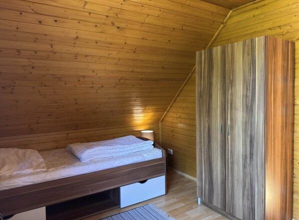 9 chambres, ameublement personnalisé
