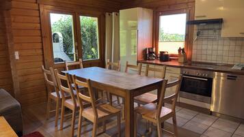 Private kitchen | Fridge, microwave, oven, dishwasher