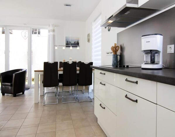 Fridge, microwave, oven, dishwasher - House, Boiensdorf (Boiensdorf)