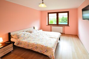 5 Schlafzimmer, individuell eingerichtet, Bettwäsche