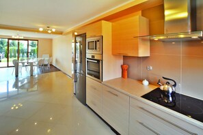 บ้านพักคลาสสิก, 4 ห้องนอน | ครัวส่วนตัว | ตู้เย็น, ไมโครเวฟ, เตาอบ, เครื่องล้างจาน