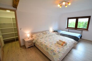 Classic Apartment, 2 Bedrooms | 5 bedrooms, individually furnished, bed sheets - Holiday Home 200 qm, Kolobrzeg (Kołobrzeg)