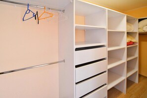 5 bedrooms, individually furnished, bed sheets - Holiday Home 200 qm, Kolobrzeg (Kołobrzeg)