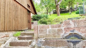 Rumah Klasik, 4 kamar tidur | Balkon