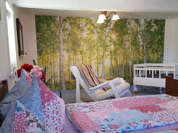 6 bedrooms, individually furnished, iron/ironing board, bed sheets