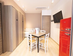 Classic Apartment, 1 Bedroom | Dining