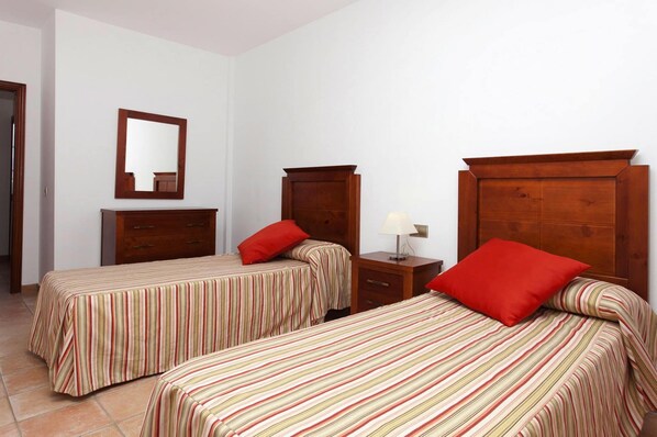 Nhà phong cách cổ điển, 3 phòng ngủ | 5 phòng ngủ, trang bị nội thất với thiết kế riêng biệt, bộ trải giường