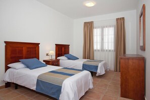 5 bedrooms, individually furnished, bed sheets