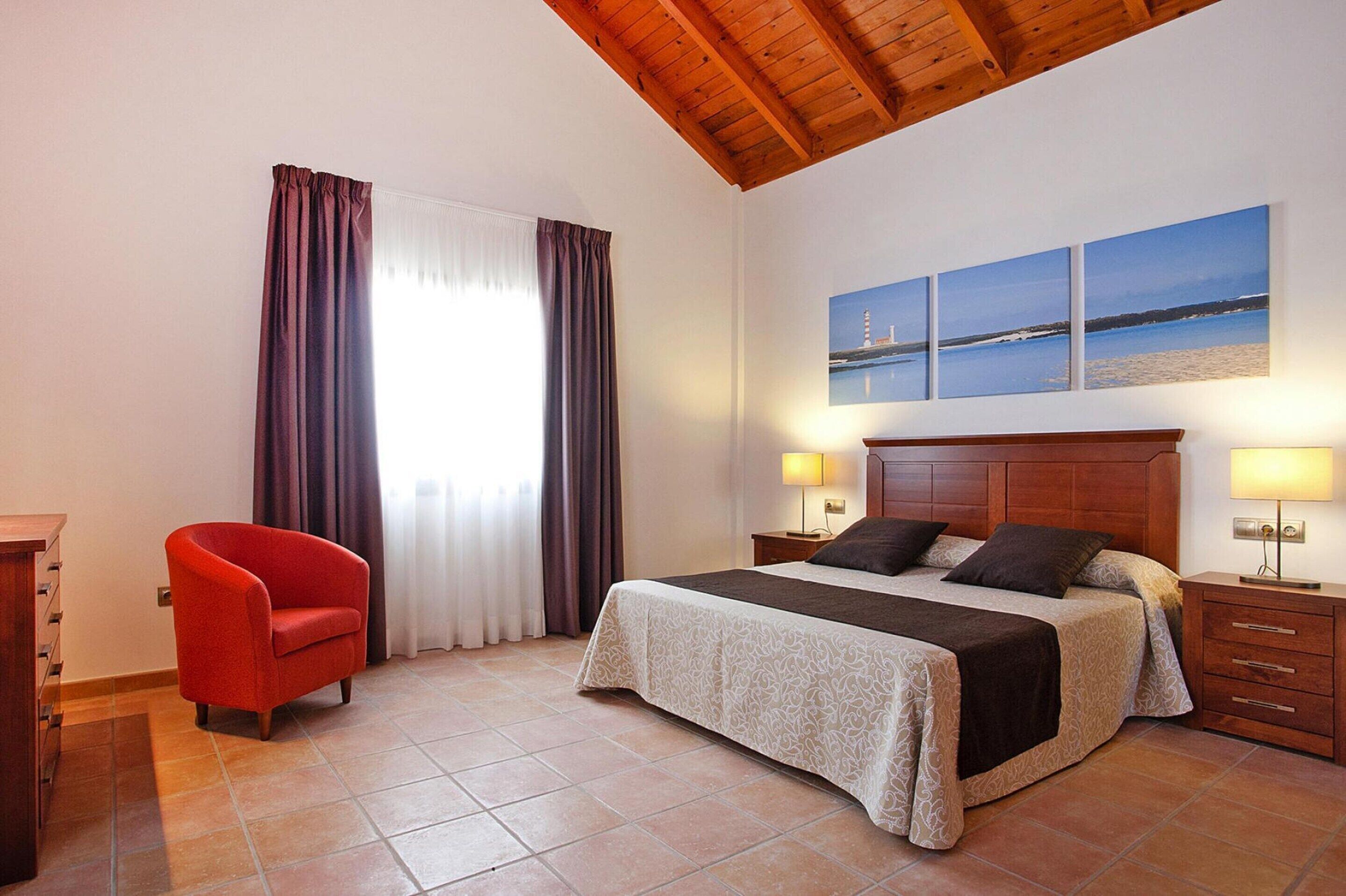 5 dormitorios, mobiliario individual, ropa de cama