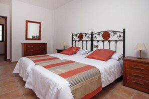 5 bedrooms, individually furnished, bed sheets - Holiday Homes, Lajares - La Oliva (La Oliva)