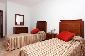Classic House, 3 Bedrooms | 5 bedrooms, individually furnished, bed sheets