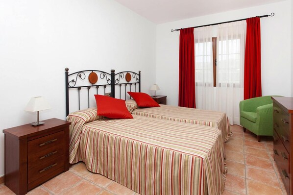 5 bedrooms, individually furnished, bed sheets