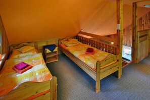 6 habitaciones, muebles diferentes y ropa de cama 