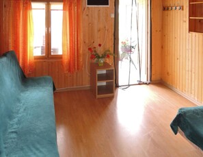 Comfort Bungalow, 1 Bedroom | Living room