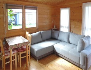 Bungalow clásico, 2 habitaciones | Sala de estar