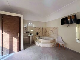 Doppia Deluxe | Bagno | Asciugamani, sapone, shampoo, carta igienica