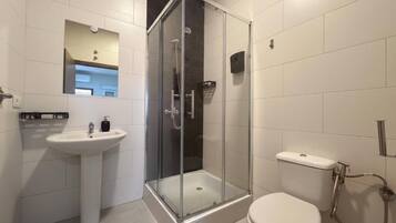 Classic Double Room | Bathroom | Towels, soap, shampoo, toilet paper
