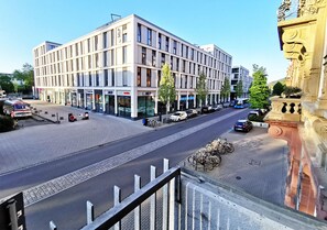Property grounds - CityCentral Apartment – Netflix, Dining & Shopping at Your Doorstep (Heidelberg)