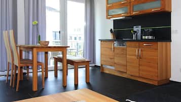 Apartemen Comfort, 2 kamar tidur | Tempat makan