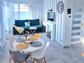 Classic Apartment, 2 Bedrooms | Living room