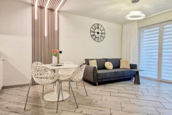 Comfort Apartment, 2 Bedrooms | Living room