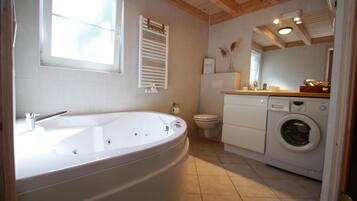 Classic House, 4 Bedrooms | Bathroom | Shower