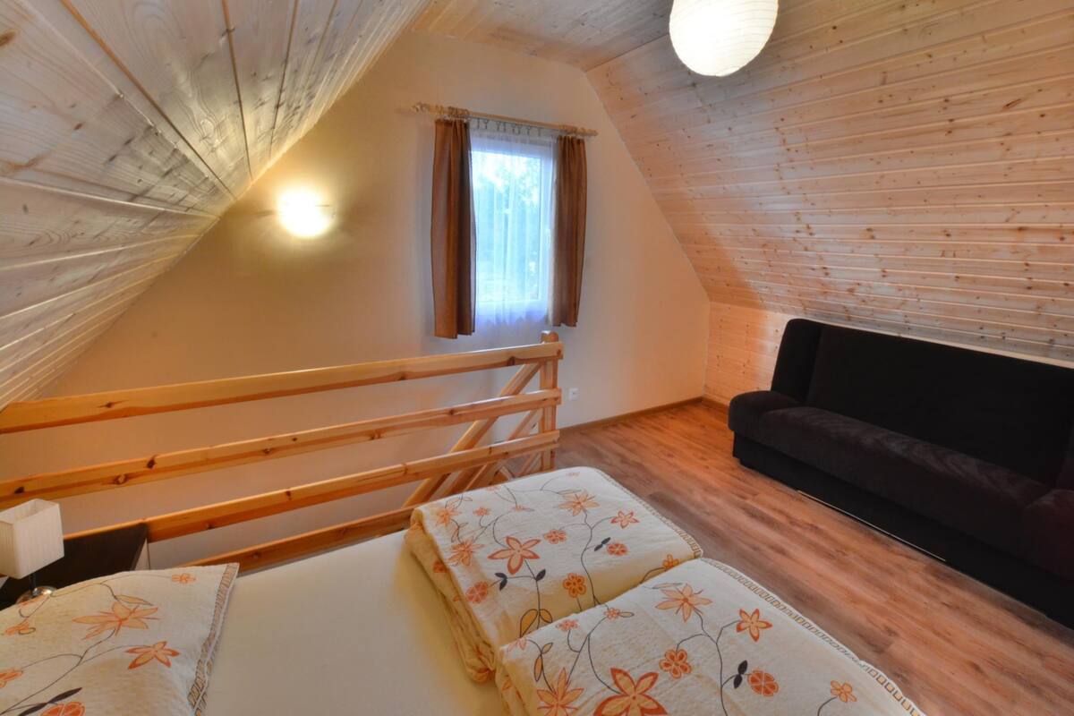 Elite House, 3 Bedrooms | 10 bedrooms, individually furnished, iron/ironing board, bed sheets
