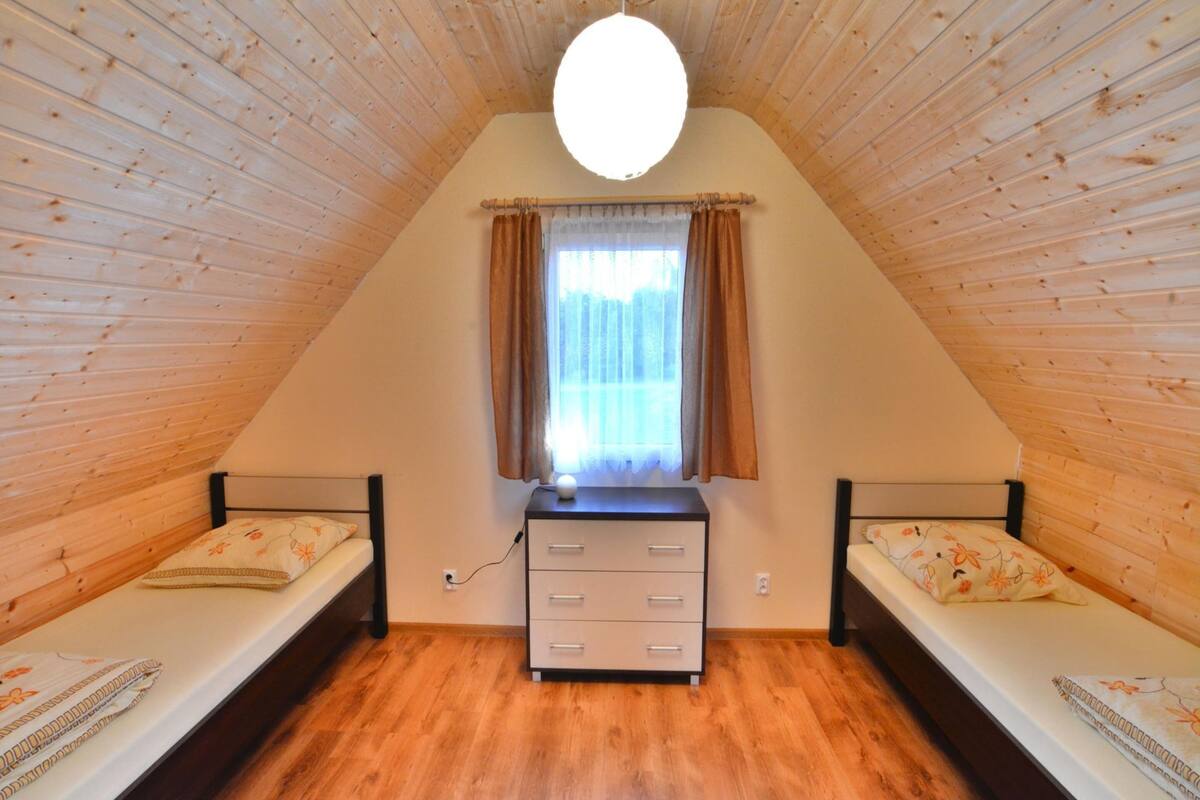 3 slaapkamers, individueel gemeubileerd, een strijkplank/strijkijzer